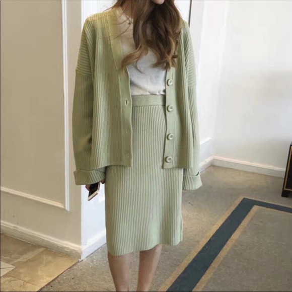 Cardigan skirt set - Picture 2 of 8